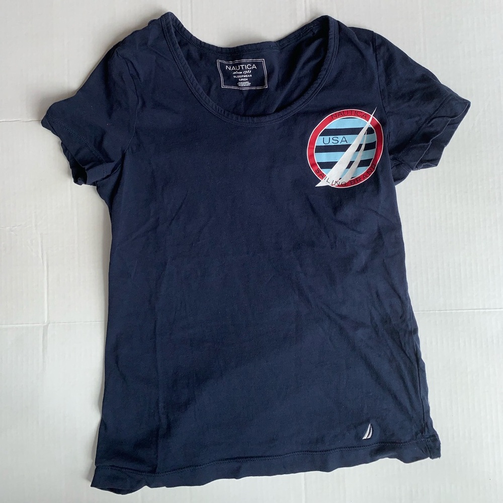 Navy shirt sleeve shirt